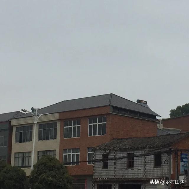 農(nóng)村自建房坡屋頂，用琉璃瓦還是樹脂瓦？看看內(nèi)行人的經(jīng)驗(yàn)分享